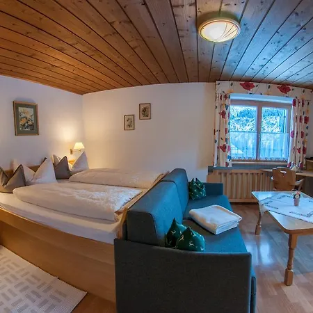 Alwin Casa de hóspedes 4*